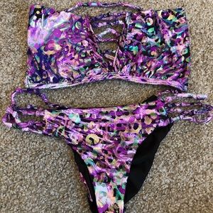 Strapless cheeky bikini